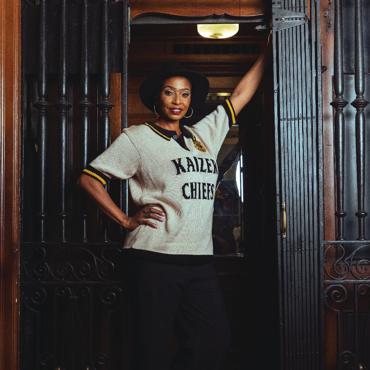 Kaizer Chiefs SS Knitted Jersey - Ivory - Old School